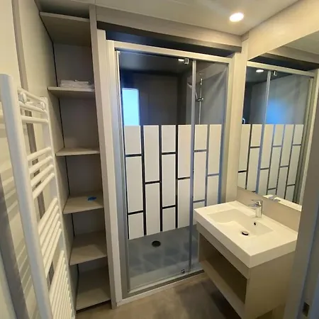 Avec Piscine A 300m De La