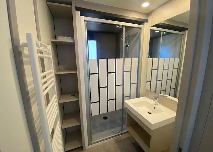 Avec Piscine A 300m De La