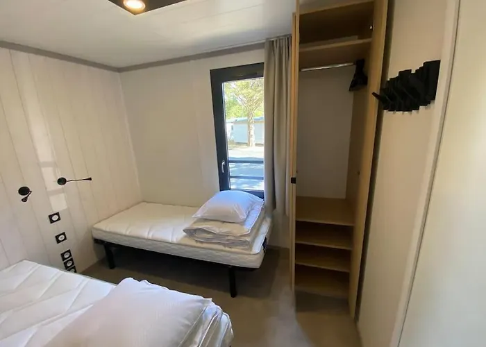 Apartament Avec Piscine A 300m De La