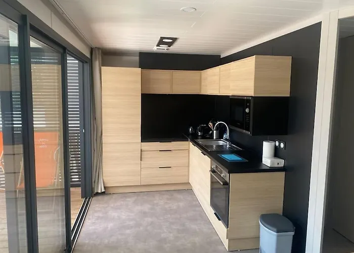 Apartament Avec Piscine A 300m De La *