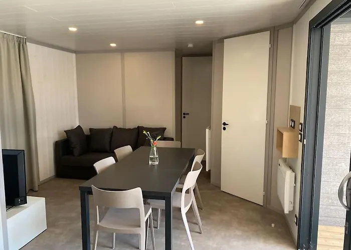 Avec Piscine A 300m De La *