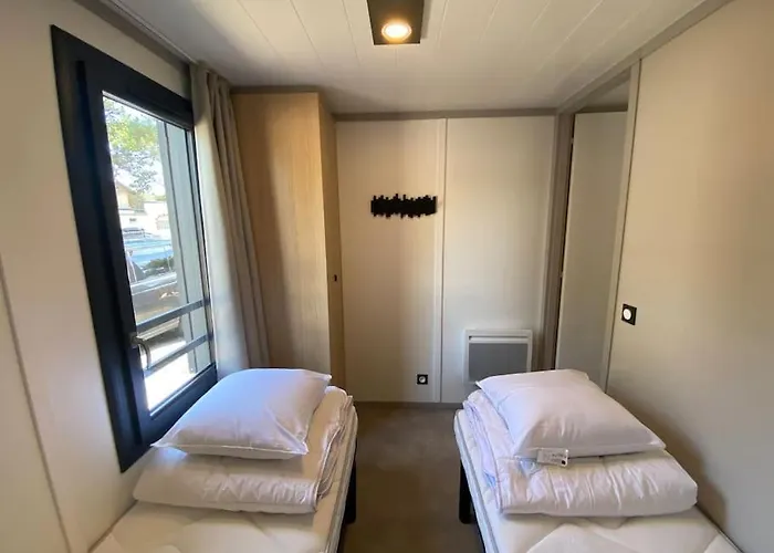 Avec Piscine A 300m De La Apartament *