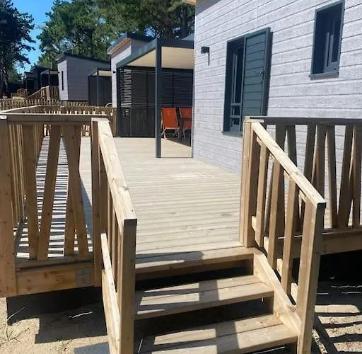 Avec Piscine A 300m De La *