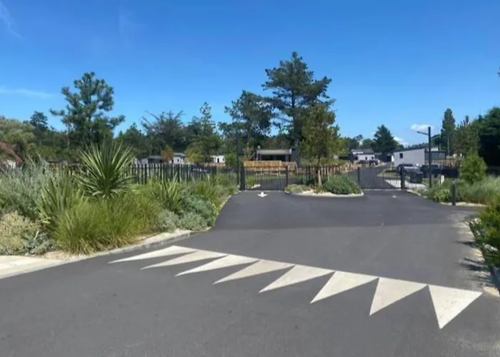 Apartament Avec Piscine A 300m De La Jullouville-les-Pins